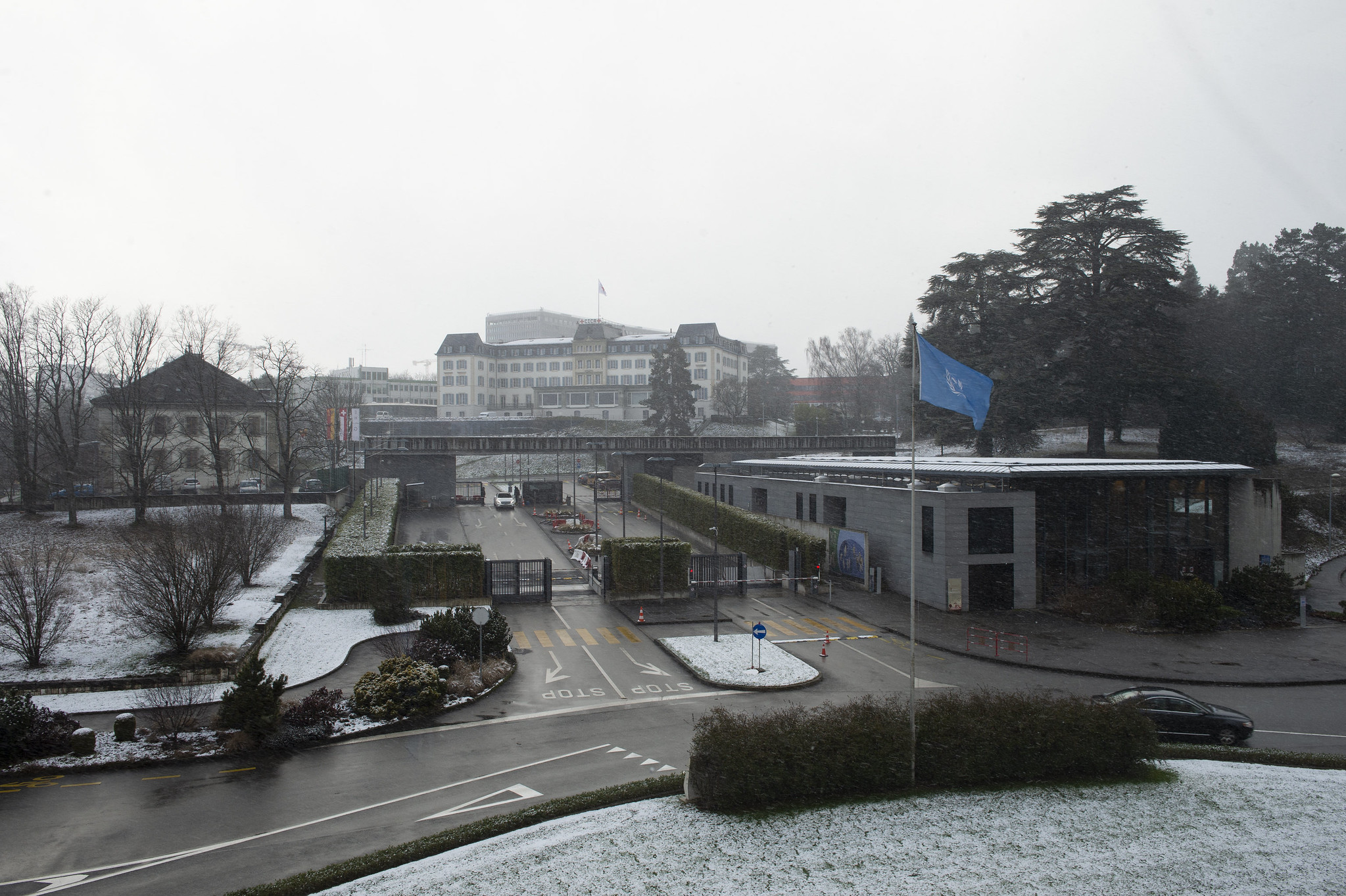雪景色の国連欧州本部（パレ・デ・ナシオン）。2021年1月2５日