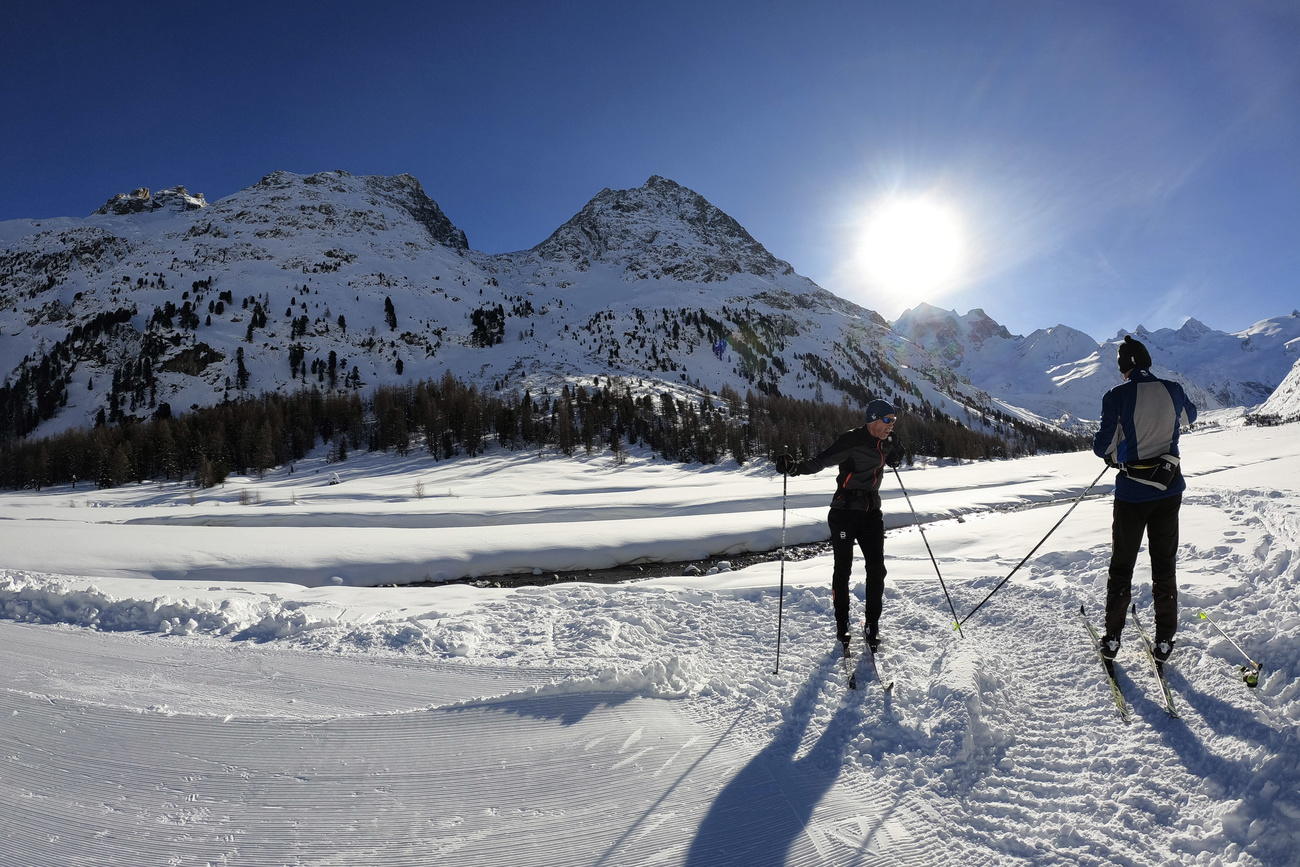 Due fondisti in una giornata tersa