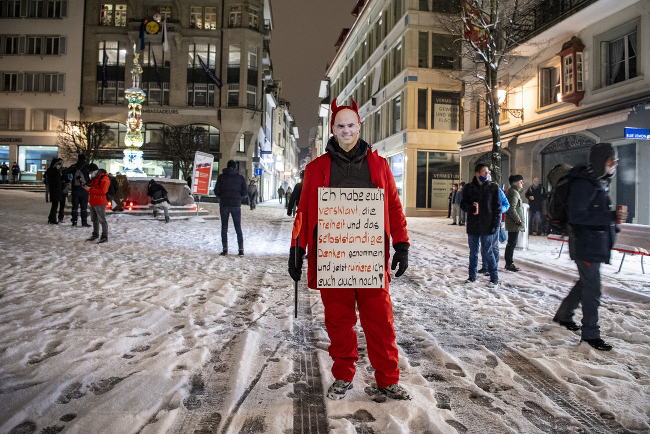 homme déguisé en Alain Berset