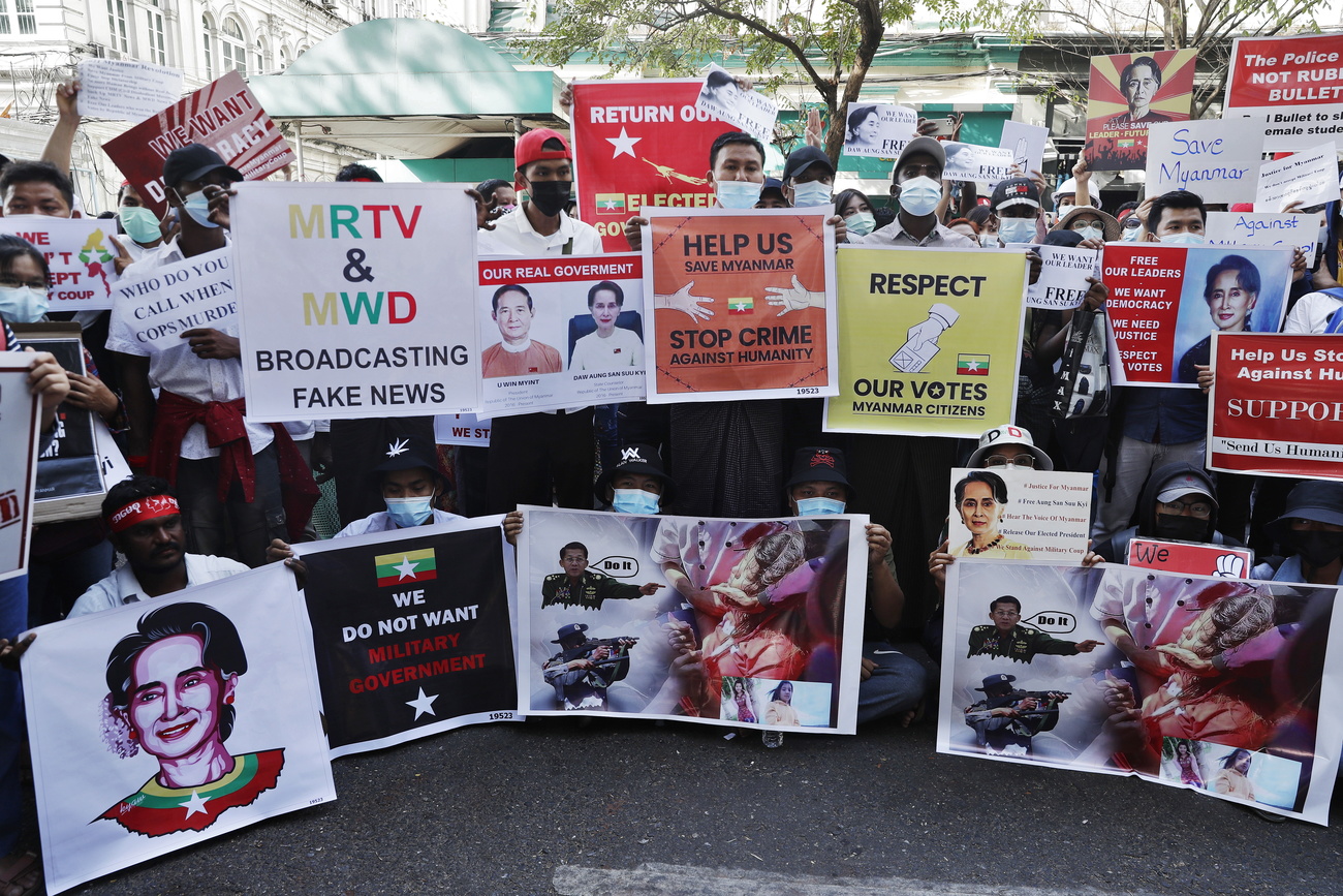 manifestants en Birmanie