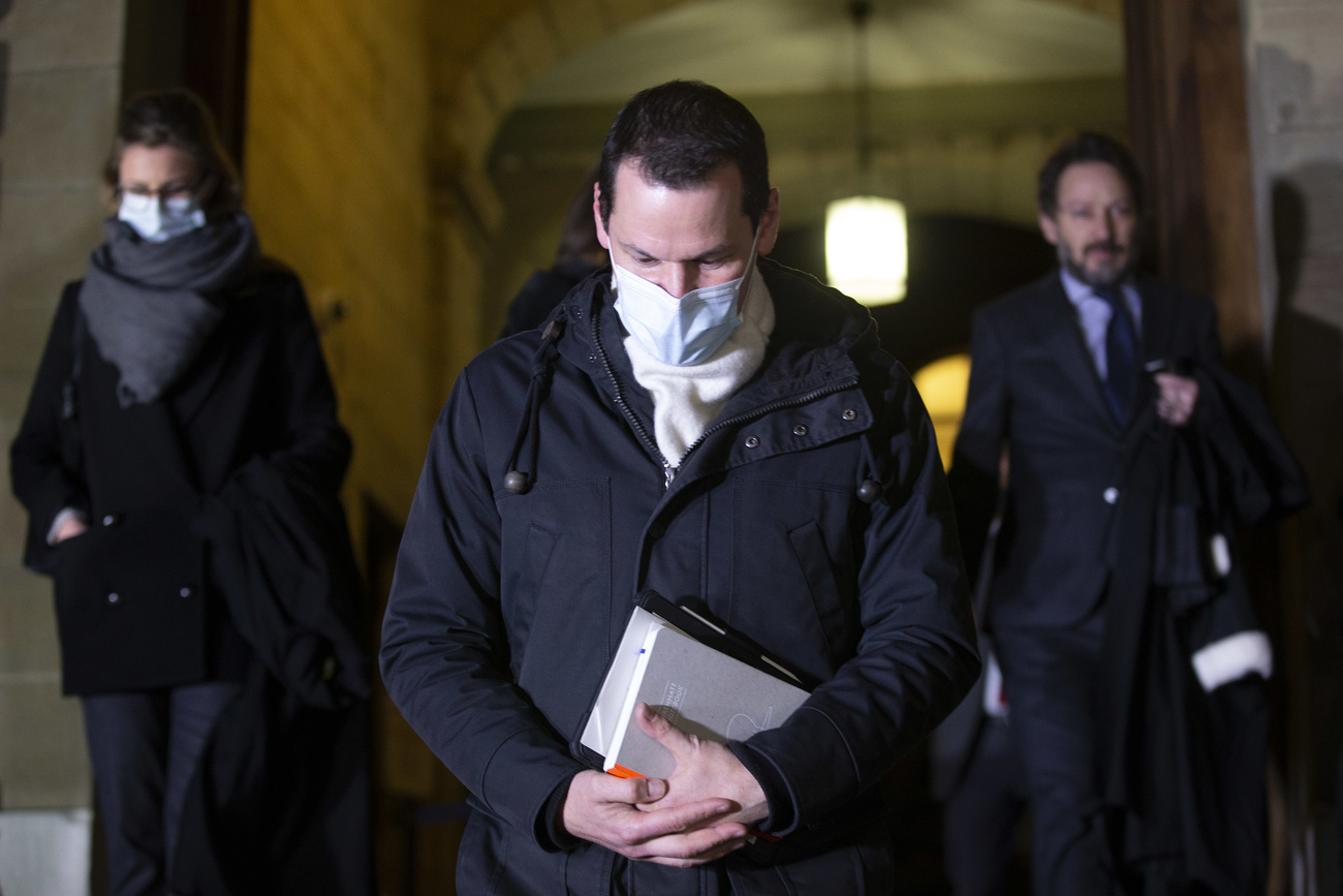 Pierre Maudet a la salida del Palacio de Justicia de Ginebra el 22 de febrrero de 2021.