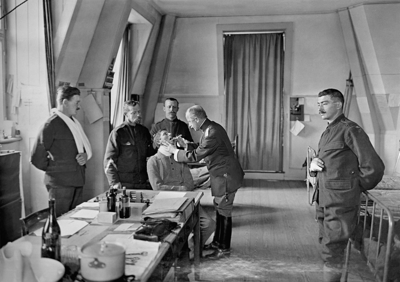 Swiss soldiers being tested for the Spanish flu