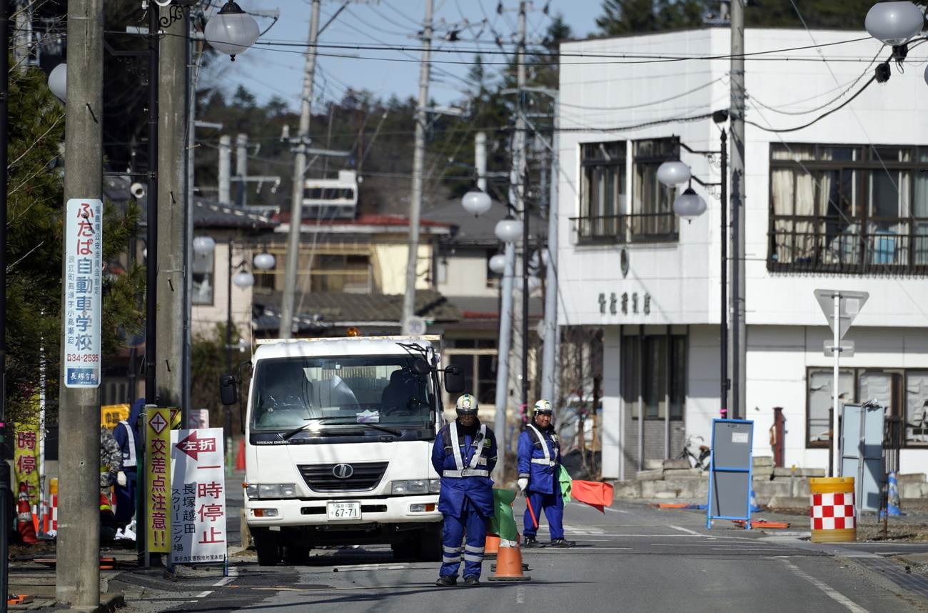 警備員とトラック