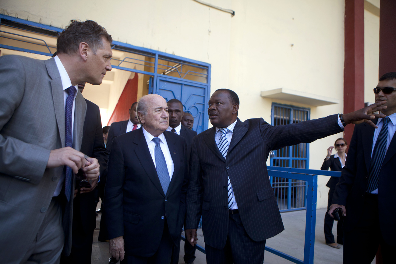 Tres hombres: Valcke, Blatter y Jean Bart