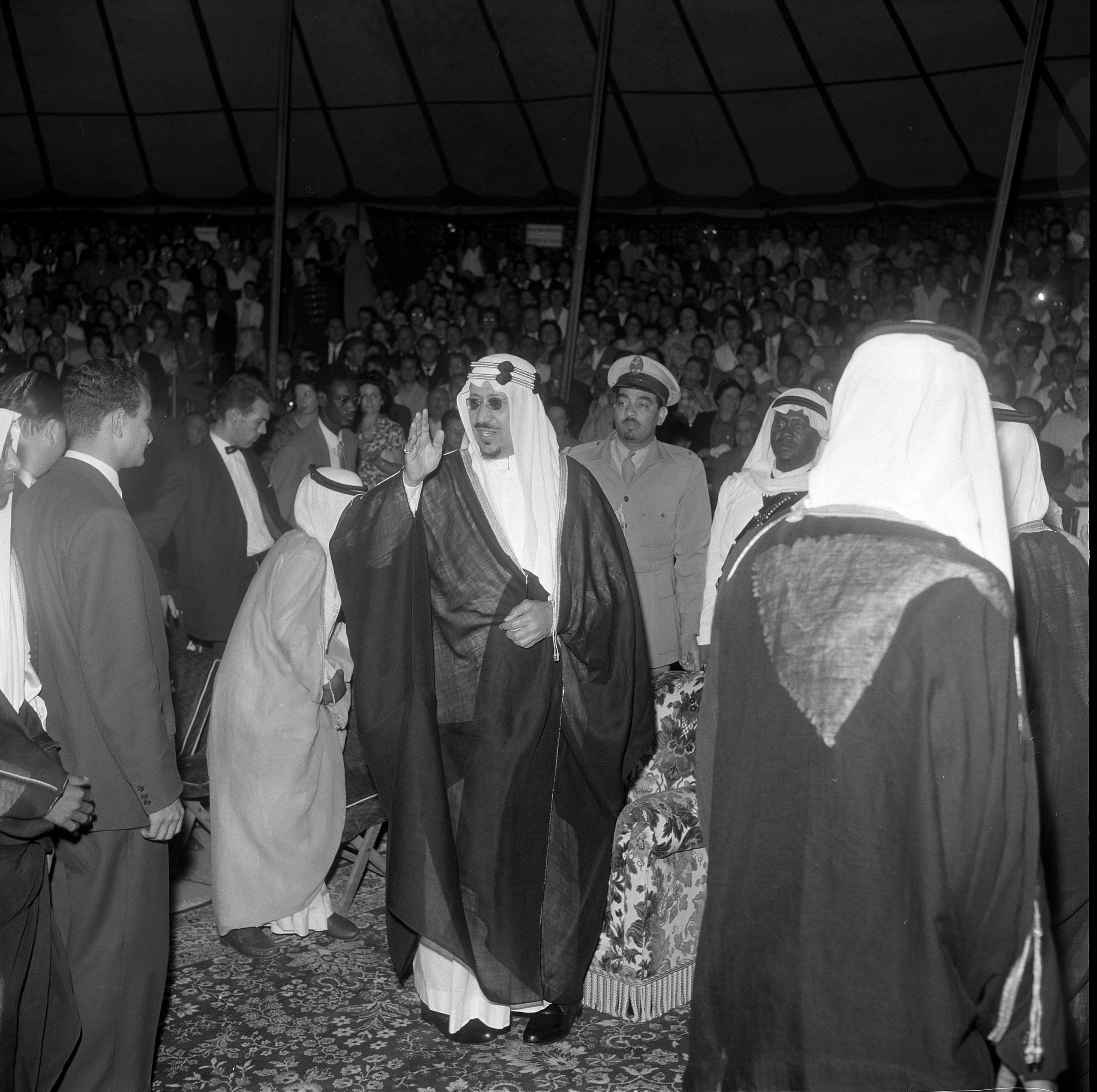 El rey Saúd en el circo