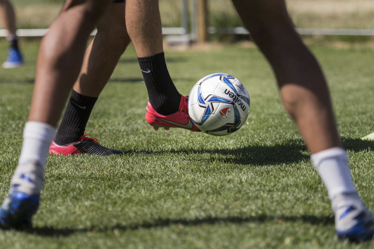 gambe di giocatori di calcio