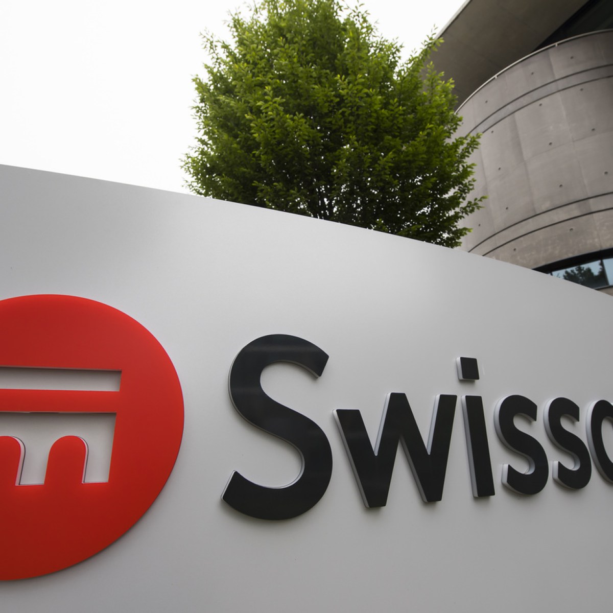 Swiss banks queuing up to jump on blockchain train - SWI swissinfo.ch