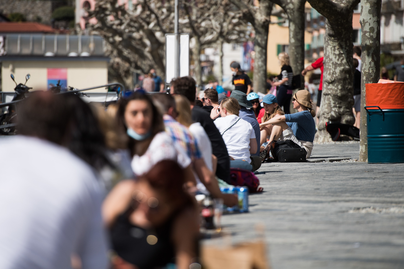 persone a passeggio