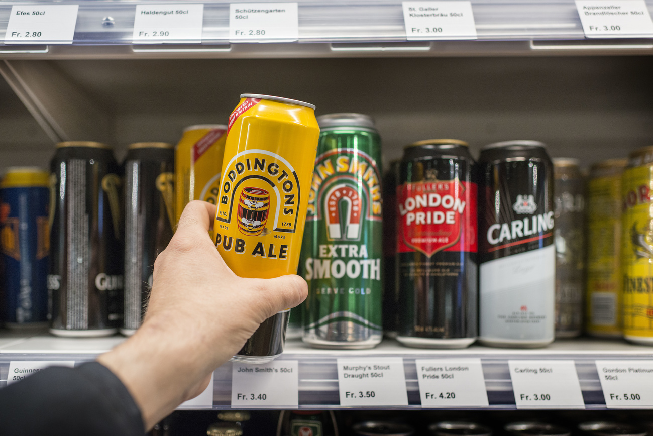 birra su uno scaffale