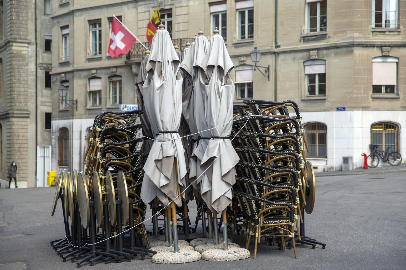 Zusammengebunden Stühle