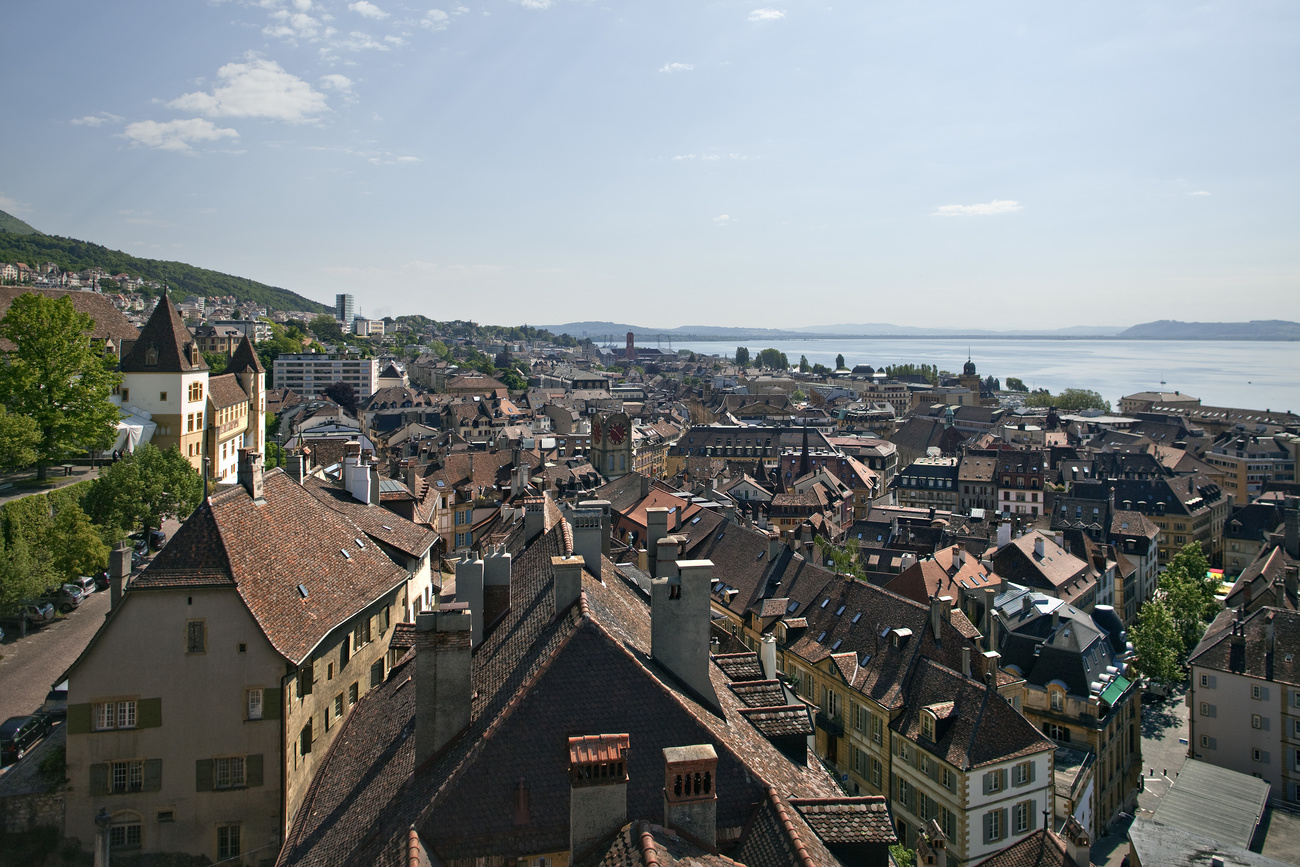 منظر عام لمدينة نوشاتيل السويسرية