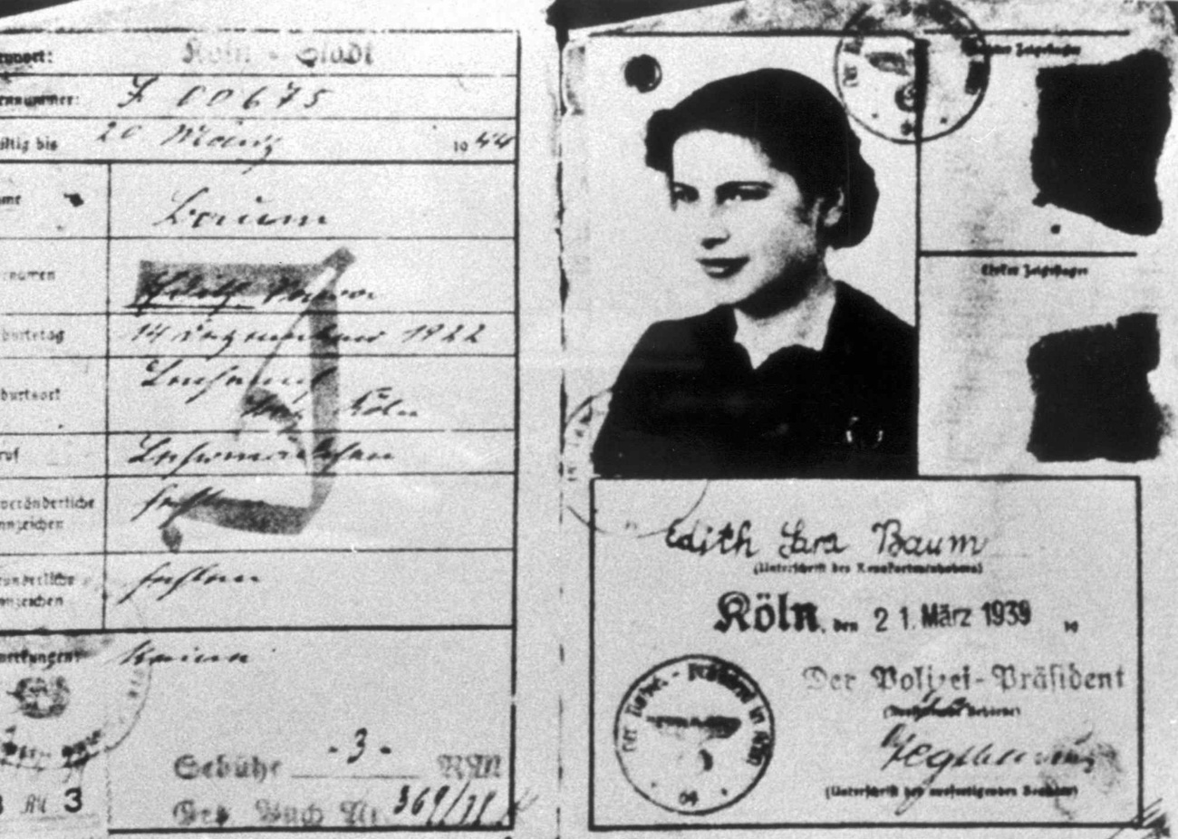Passeport d une jeune femme juive
