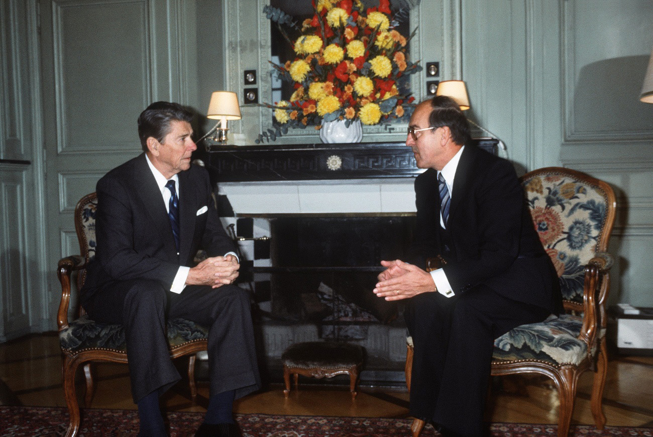 米国のレーガン大統領とスイスのフルグラー大統領