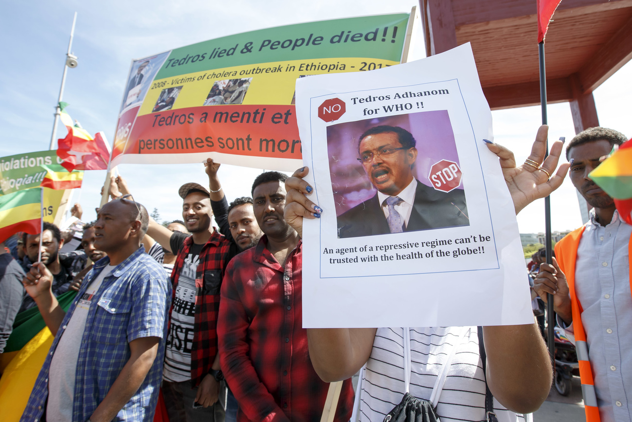 Manif contre l OMS à Genève