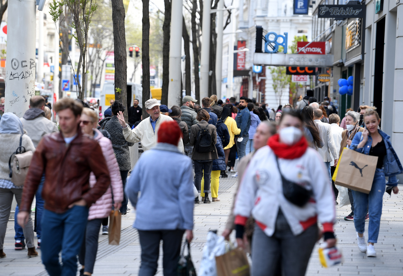 Persone per strada.