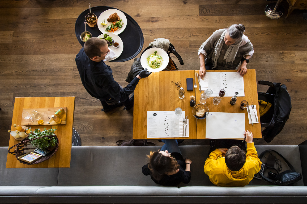 Si torna al ristorante anche all interno.