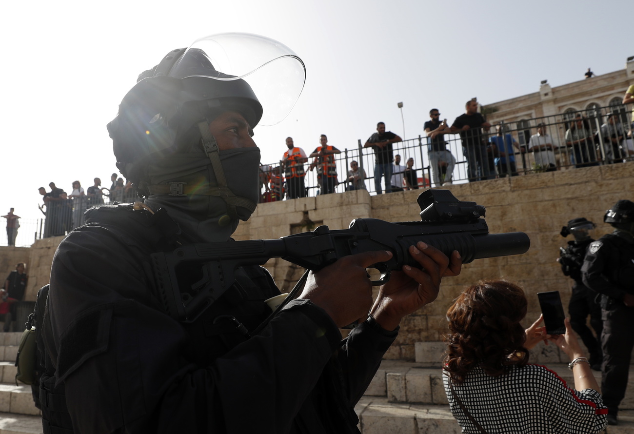 Policía israelí en la Puerta de Damasco de Jerusalén