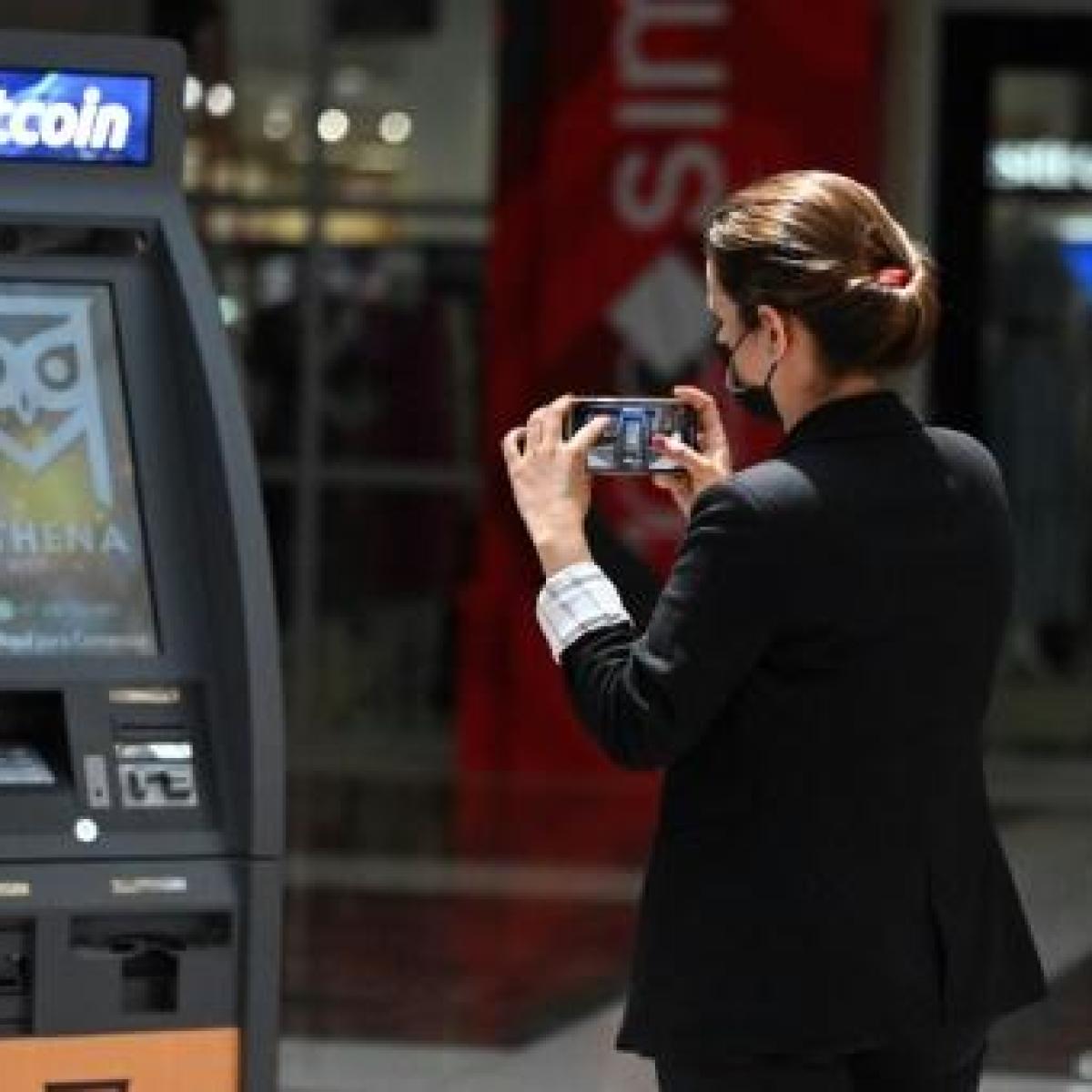 Bukele regalará 30 USD en bitcóin a quien use criptomoneda en El Salvador -  SWI swissinfo.ch