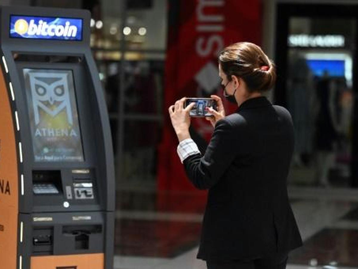 Bukele regalará 30 USD en bitcóin a quien use criptomoneda en El Salvador -  SWI swissinfo.ch