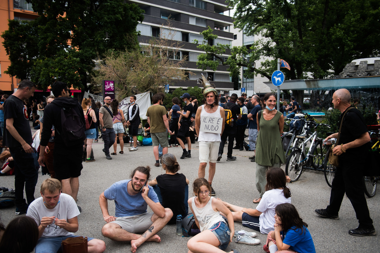 La manifestazione del 5 giugno, terminata in piazza a Molino Nuovo.