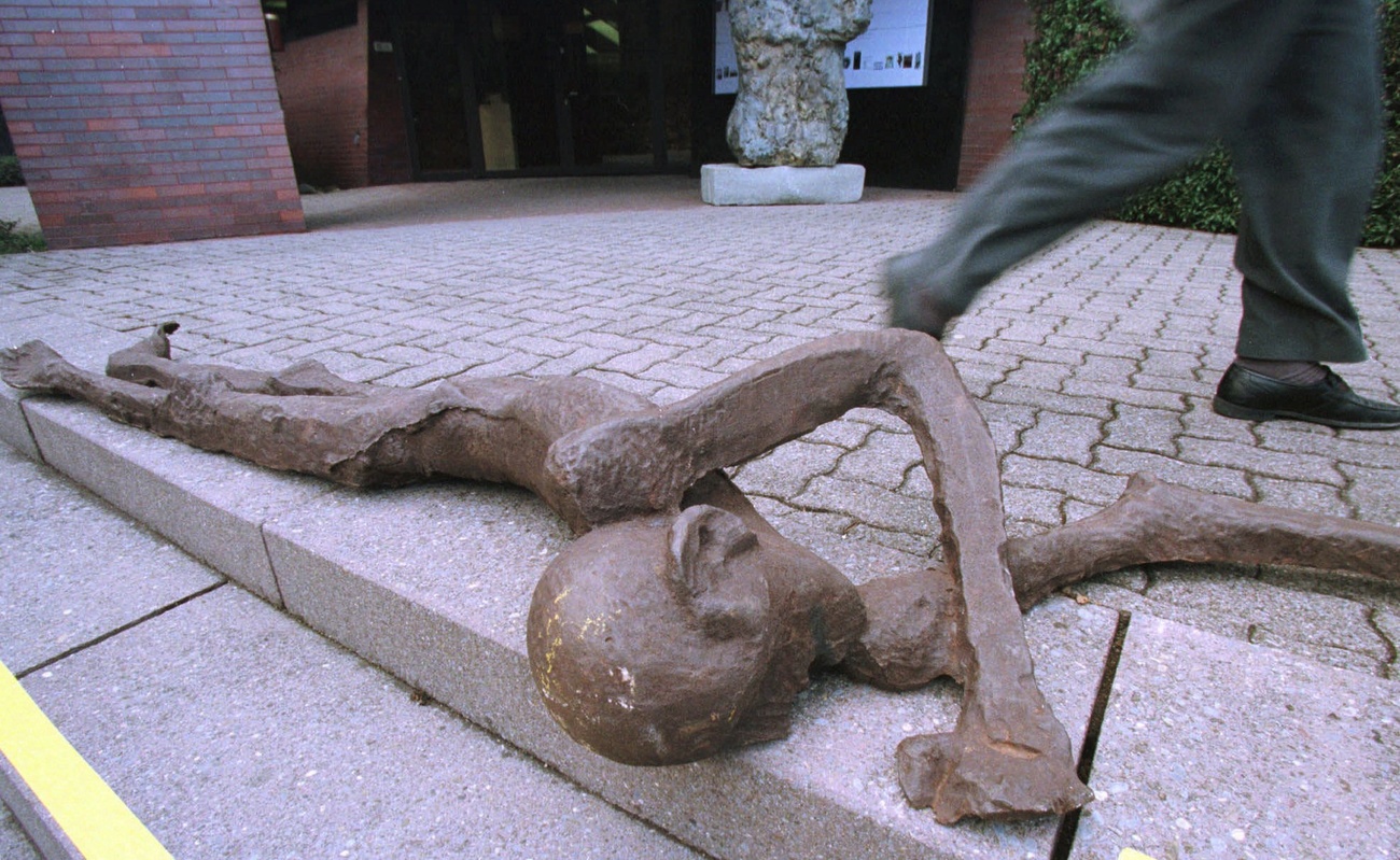sculpture on the ground