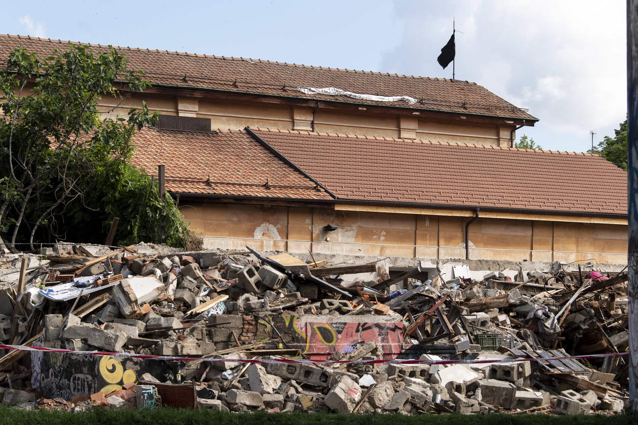 Quel che resta dell edificio.