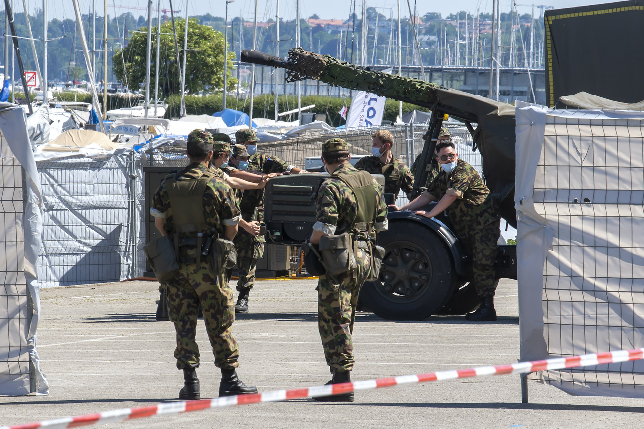 Soldats sur les quais de Genève