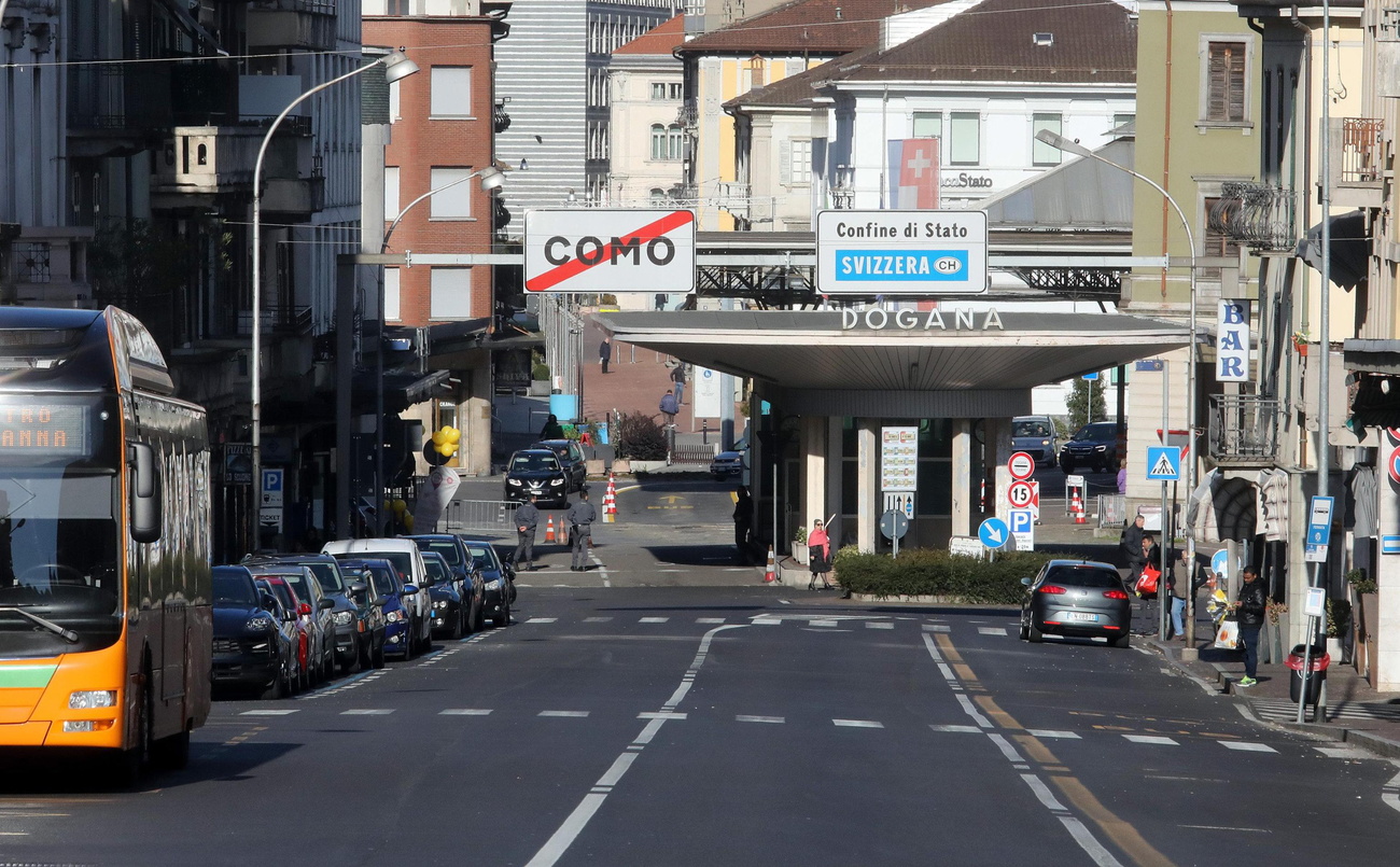 La dogana tra Chiasso e Ponte Chiasso.