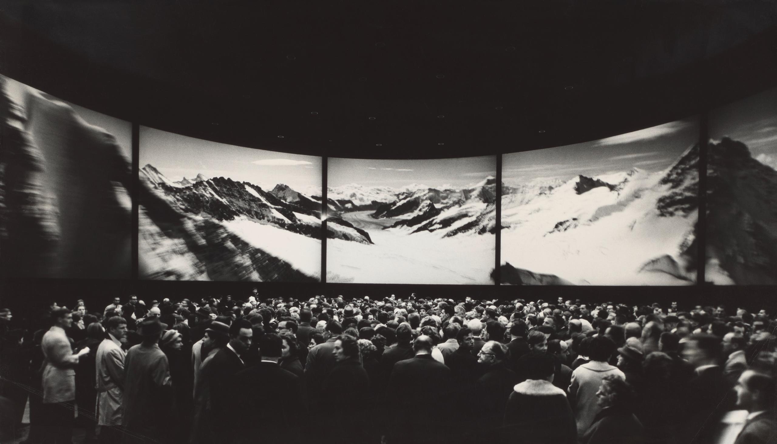 مسرح سيركاراما الدائري الذي أقامته الشركة الفدرالية للسكك الحديدية في المعرض الوطني السويسري لعام 1964