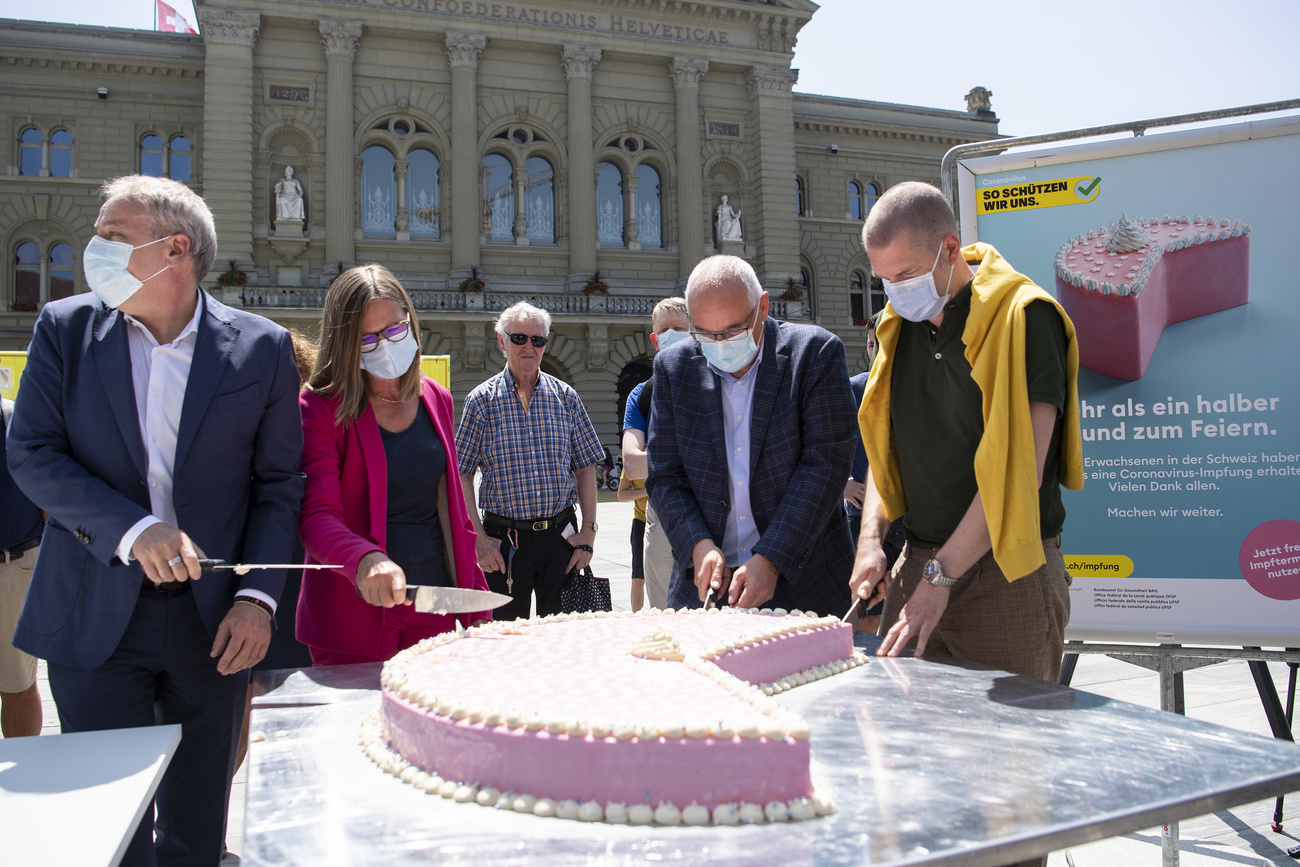 Patrick Mathys, Virginie Masserey, Pierre Alain Schnegg, e Gregor Kaczala con la torna in Piazza federale.
