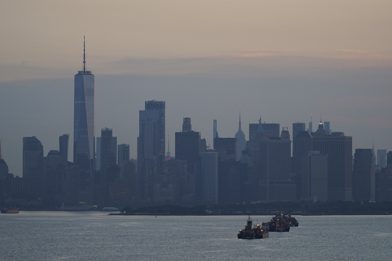 la skyline di new york vista dal fiume hudson