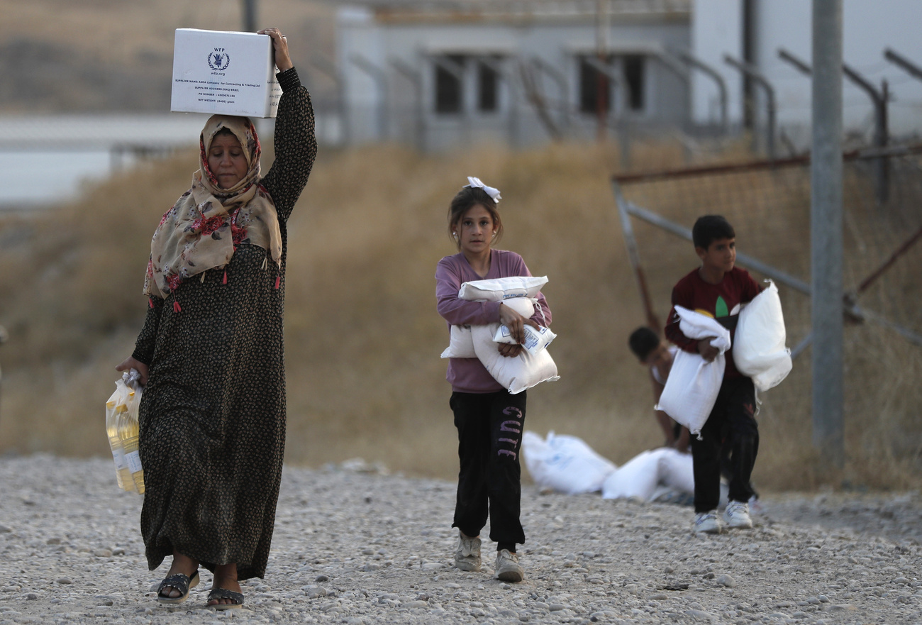 Femme et enfants dans un camp de réfugiés