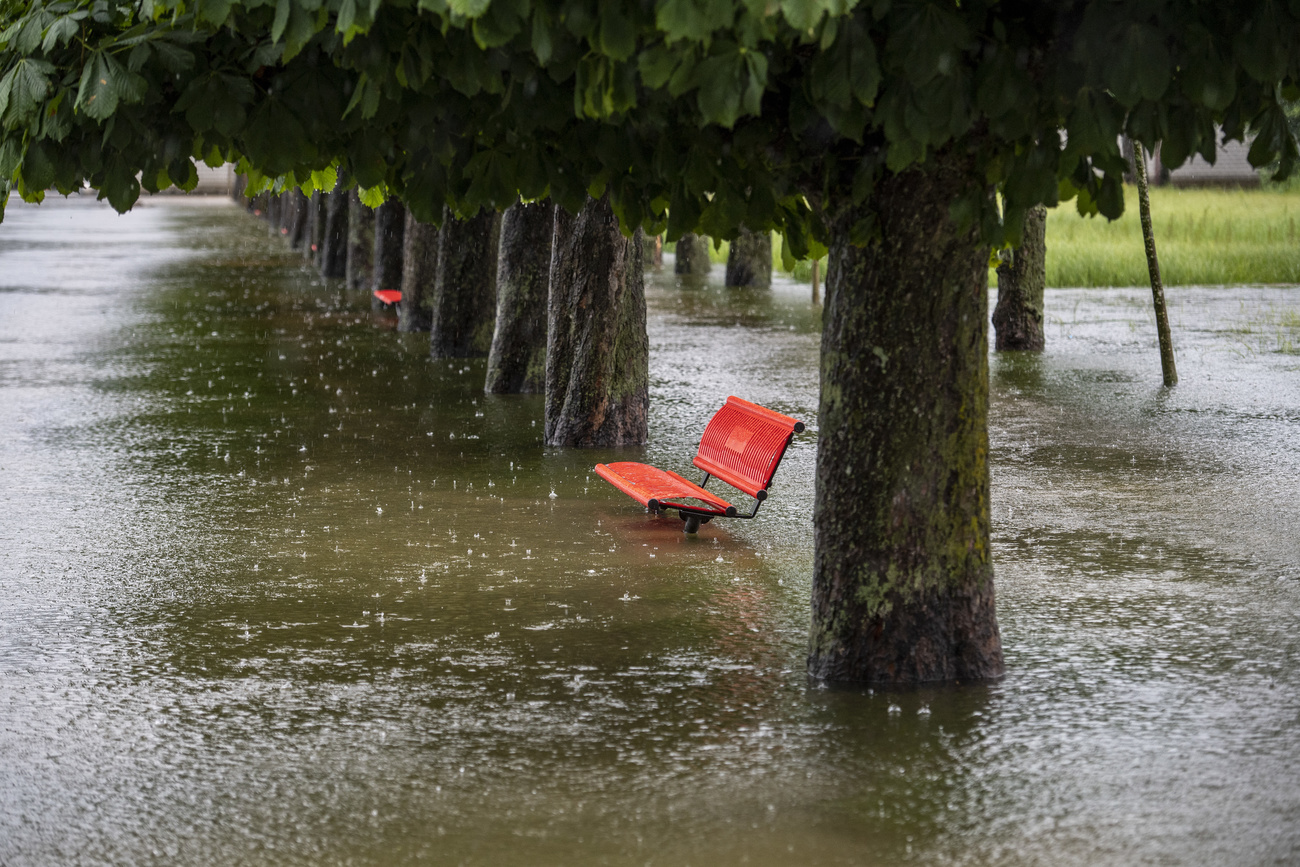 вода