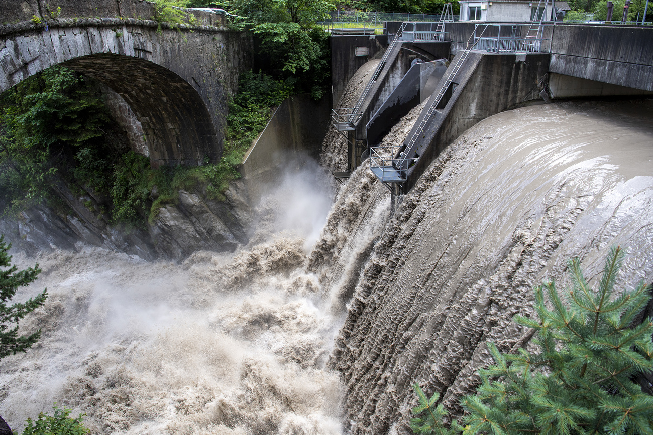 Corsi d acqua sempre in piena, anche se il loro livello inizia a calare nonostante gli ultini nubifragi