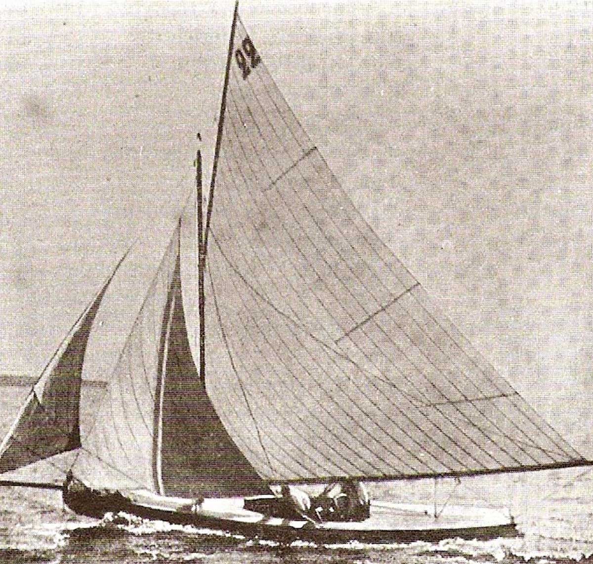 Velero durante una regata