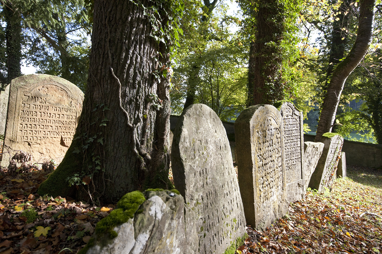 Le lapidi del cimitero ebraico a Endingen.