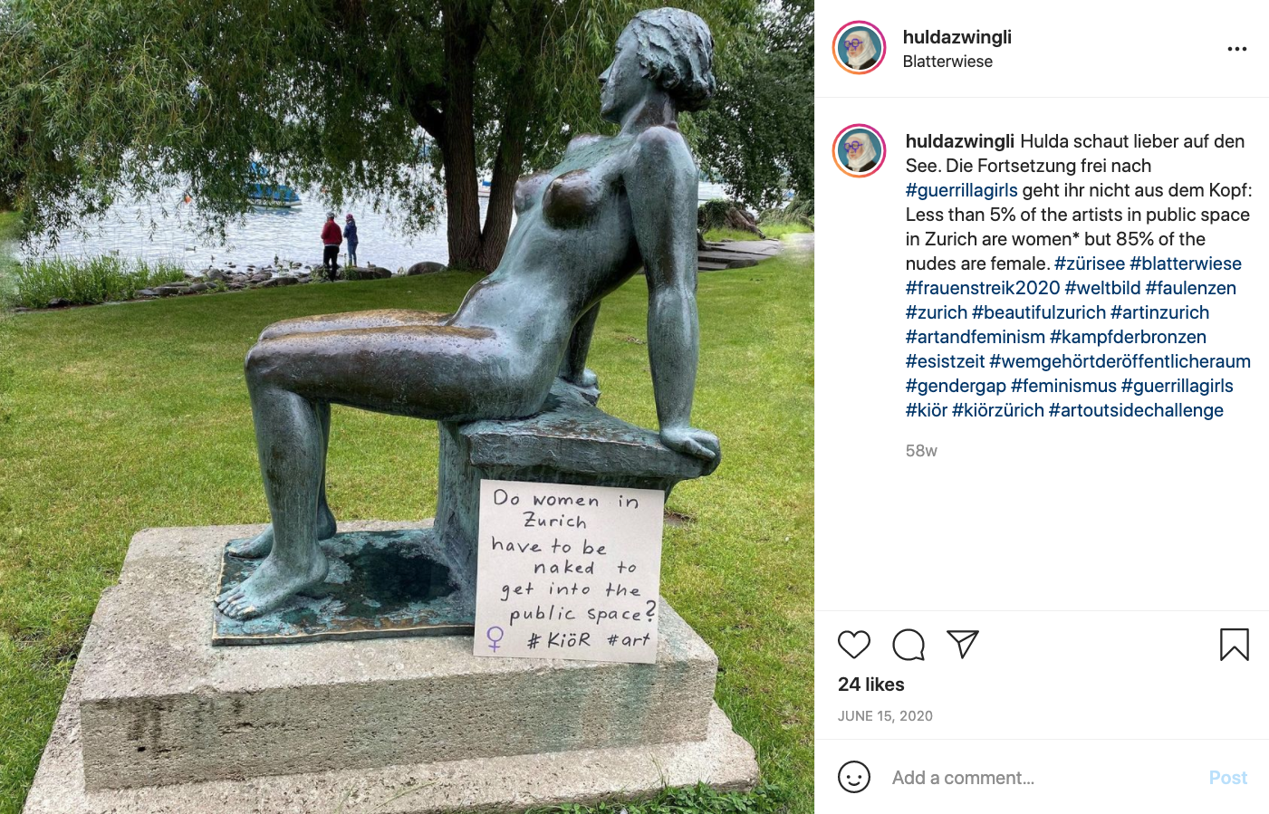 Un message devant une statue de femme nue