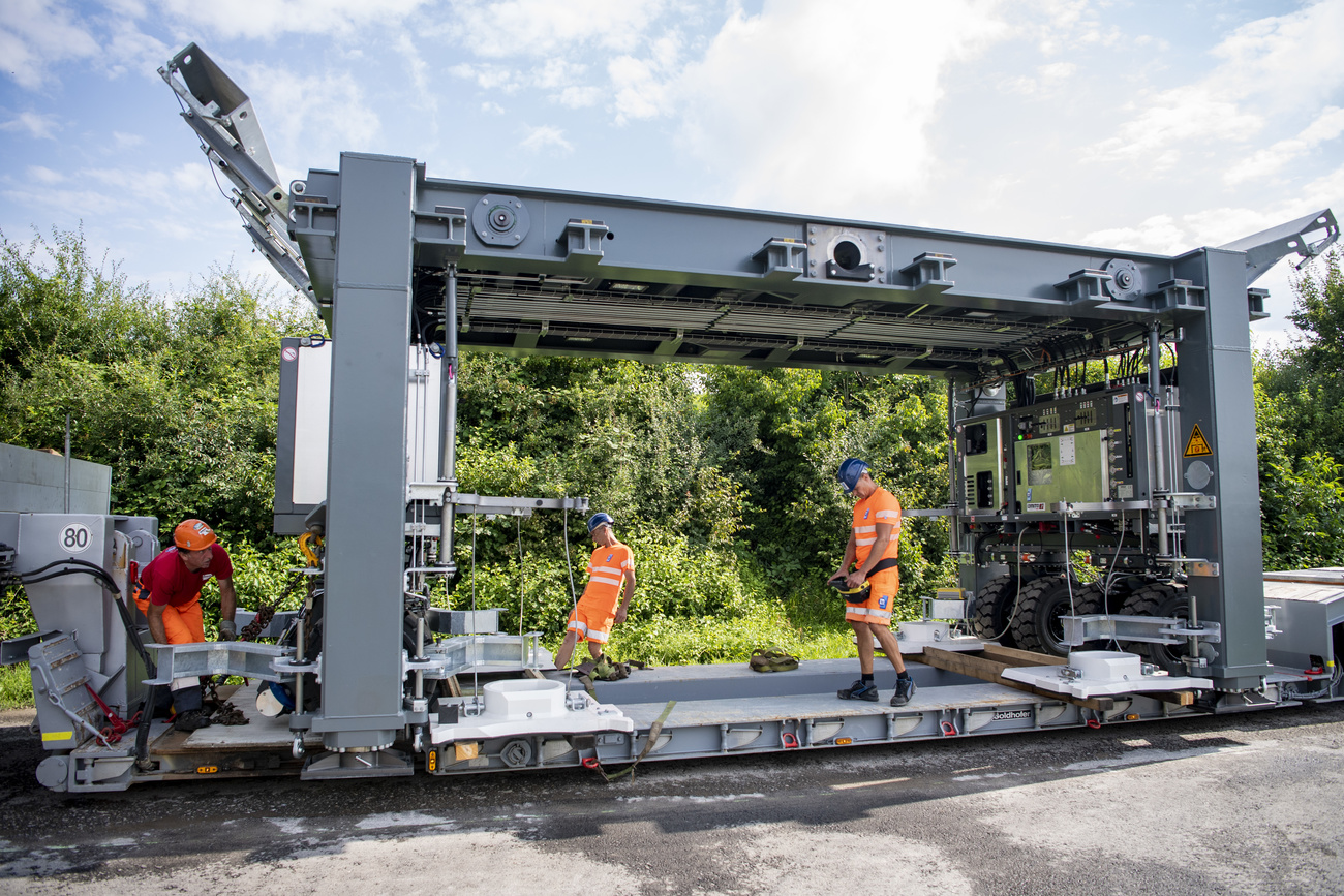 Un modulo dell Astra Bridge che sarà posato in prossimità dei cantieri autostradali.