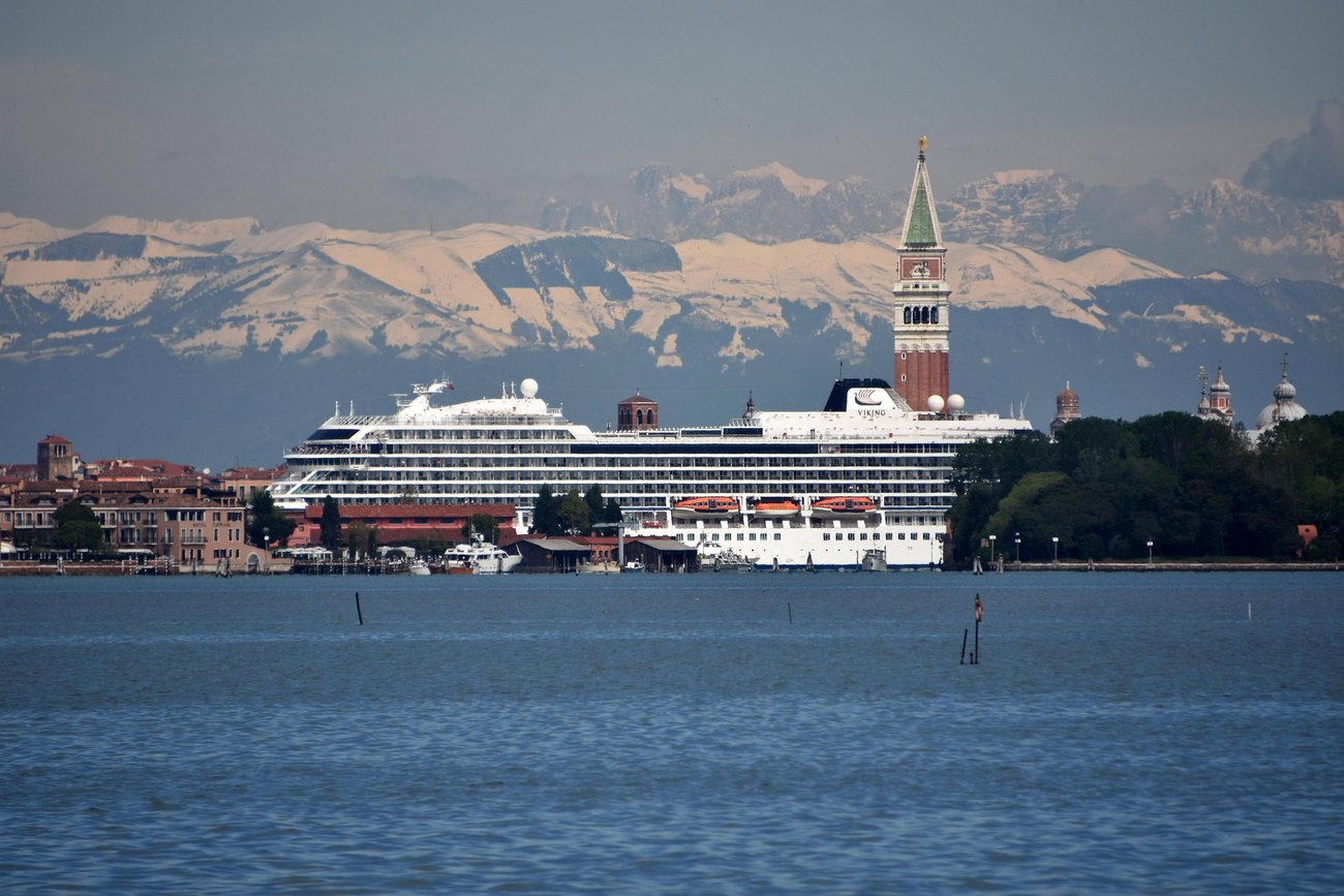 Una nave da crociera nel cuore di Venezia.