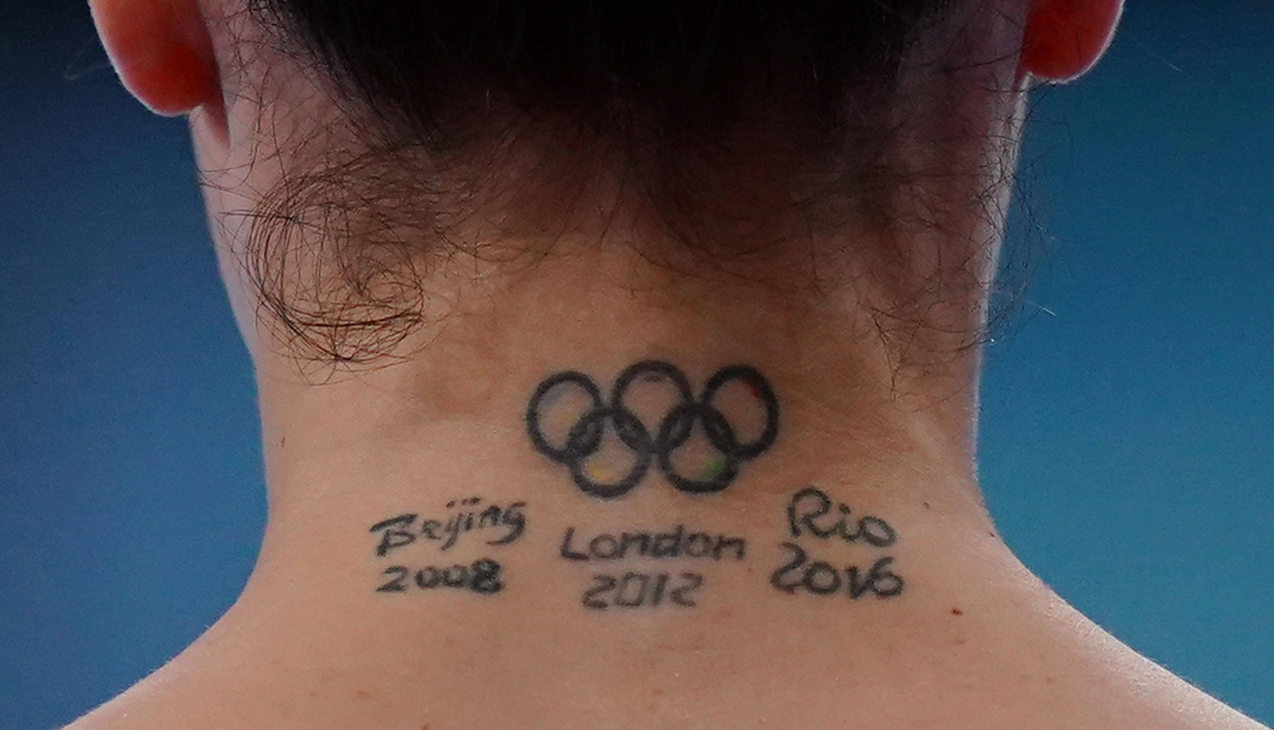primo piano su un tatuaggio sulla nuca