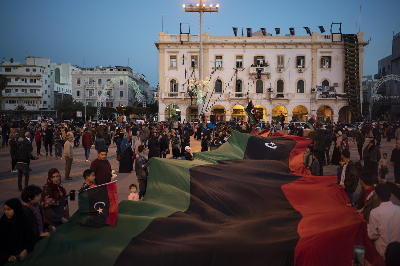 Drapeau libyen sur le square des martyrs de Tripoli