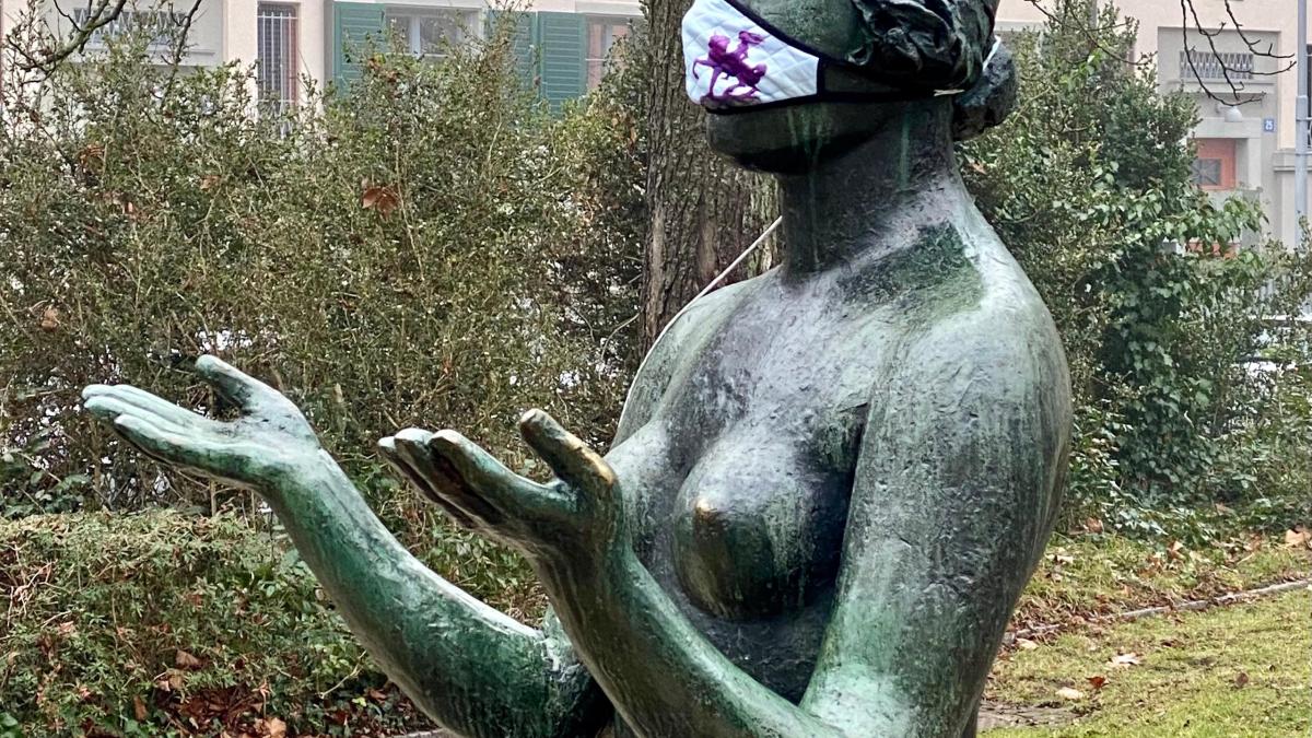 公共スペースの女性像 裸でなくちゃダメ？」 - SWI swissinfo.ch