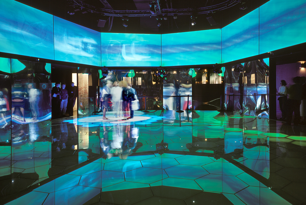 “Ada”這個功能類似於人類神經系統的智能空間，是納沙泰爾2002年國家博覽會遊客最喜愛的項目之一。