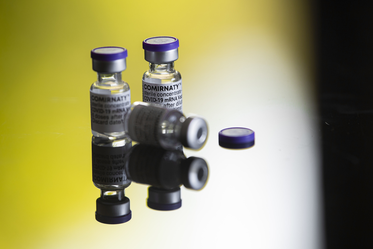 Tre fialette di vaccini