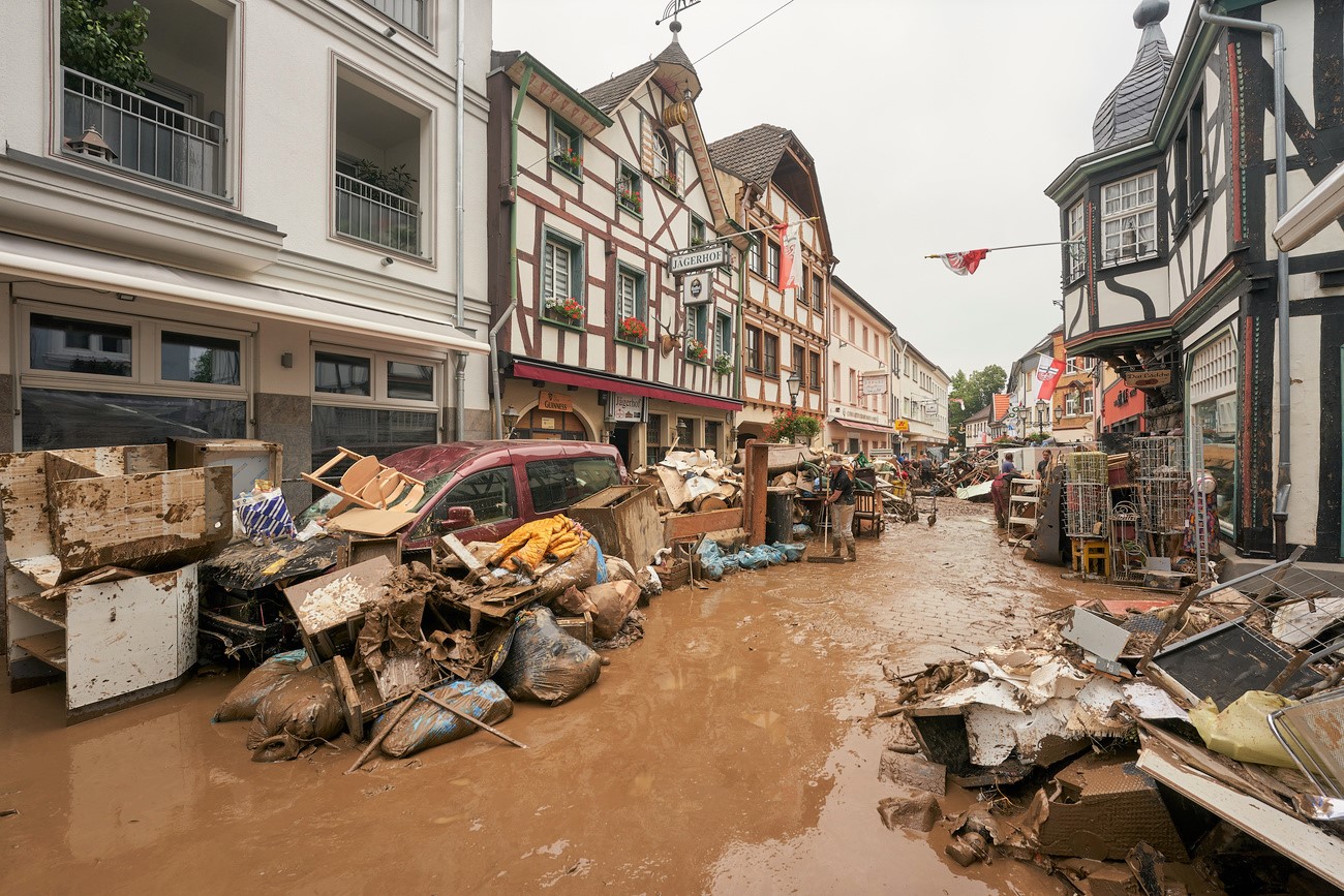 Überschwemmte Strasse in der Stadt