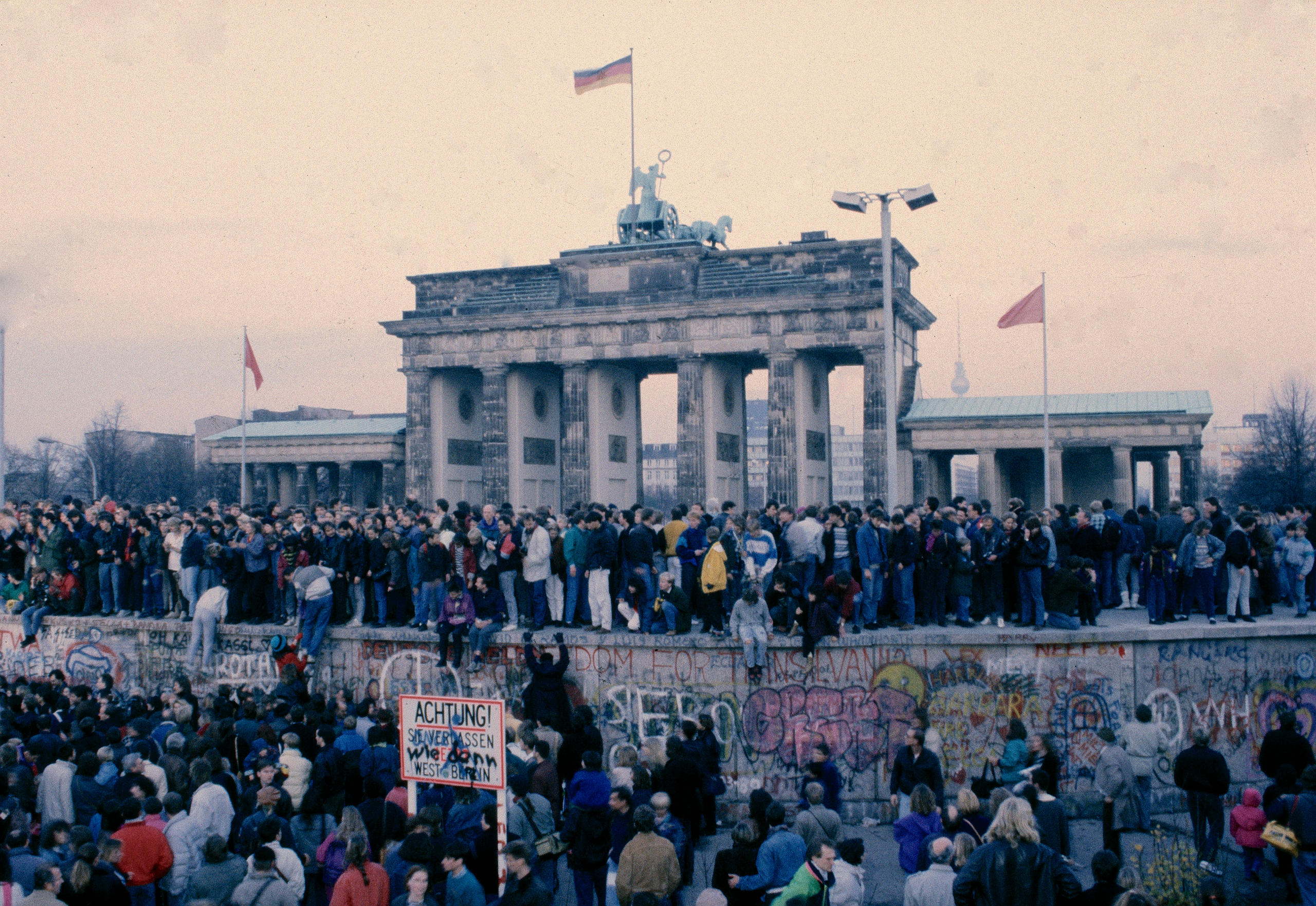 Menschen auf der Mauer