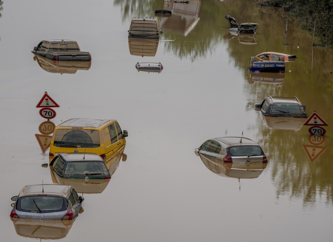 sinking cars in German flood