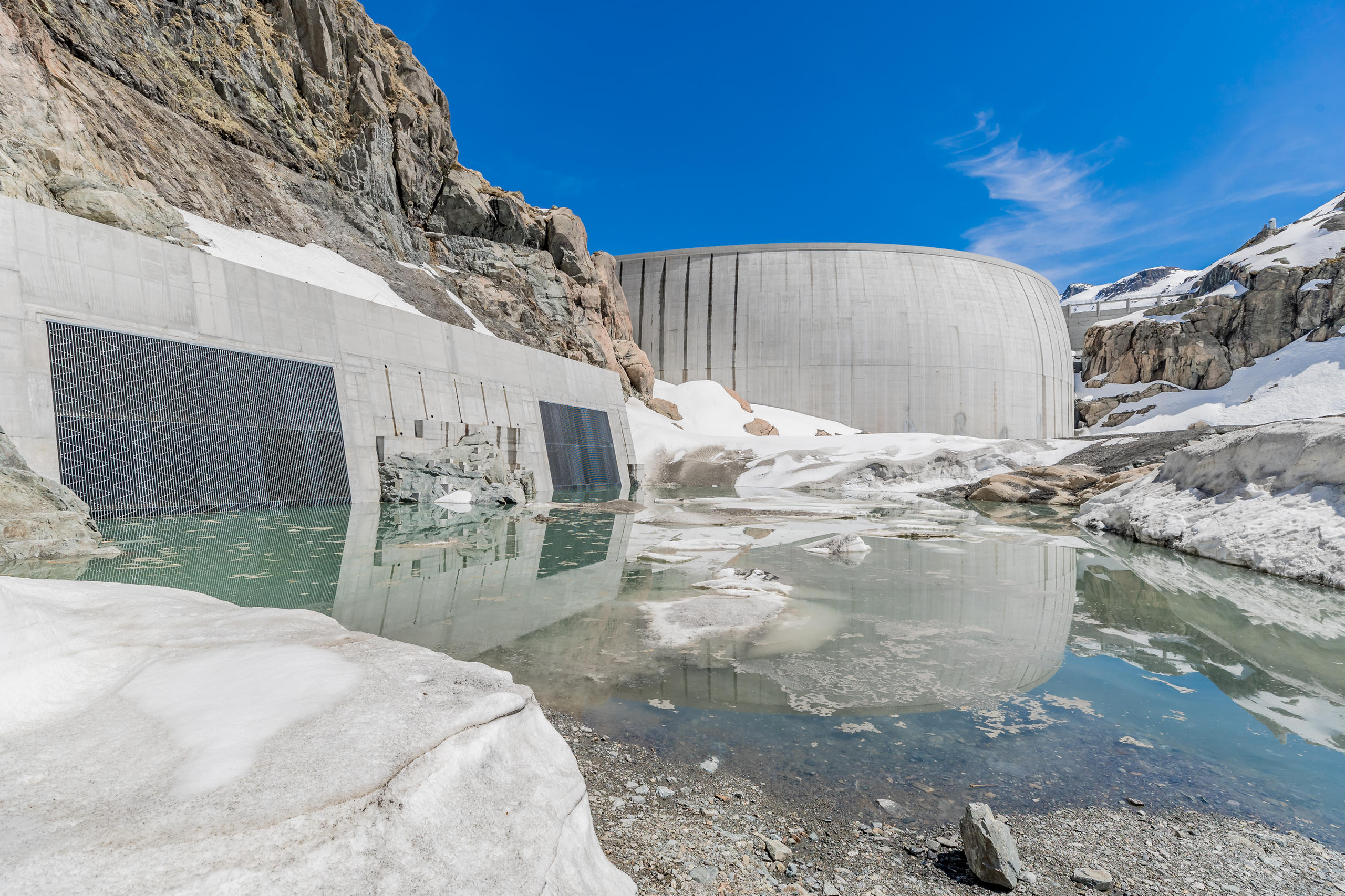 prese d acqua in un lago