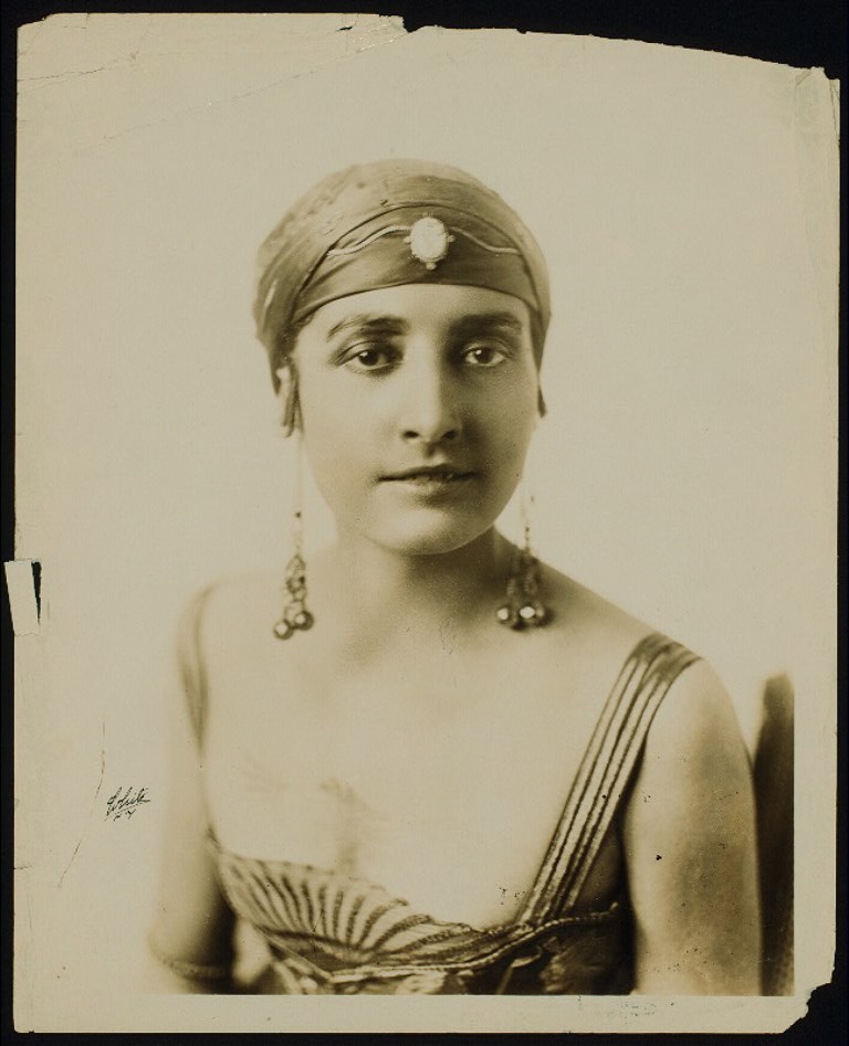 Portrait d une femme des années 1920.