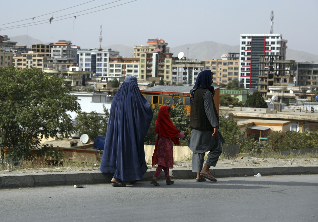 Eine afghanische Familie auf einer Strasse in Kabul, aufgenommen im August 2021.